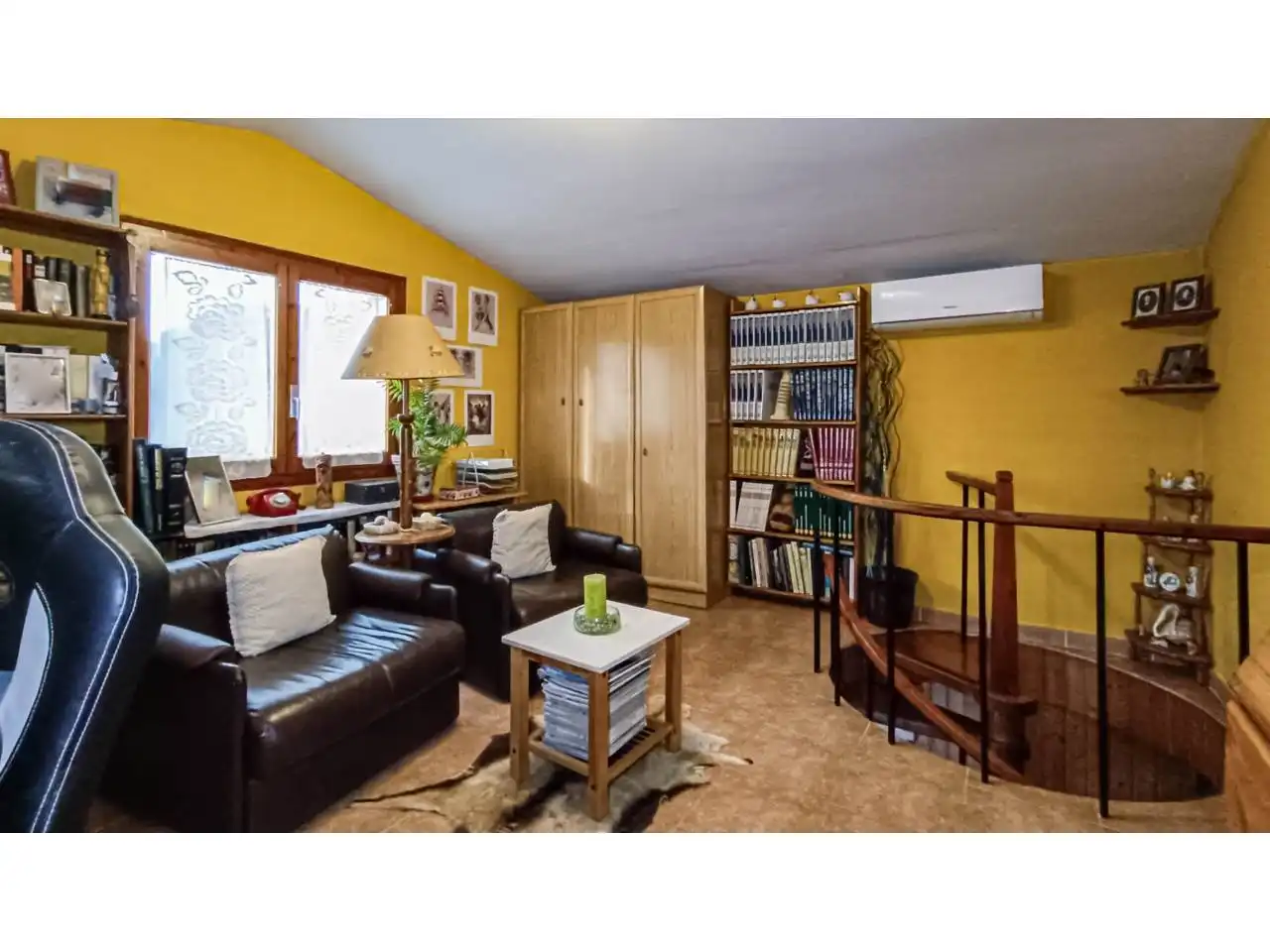 Sala d'estar de Casa o xalet en venda en Llinars del Vallès amb Aire condicionat, Calefacció i Jardí privat