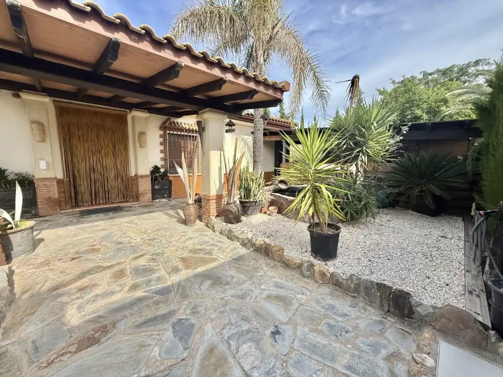 Vista exterior de Casa o chalet en venta en Carmona con Aire acondicionado y Amueblado