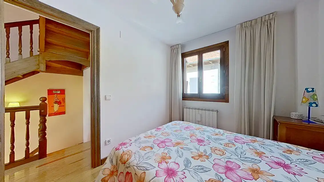 Dormitori de Casa adosada en venda en Isaba / Izaba amb Calefacció, Moblat i Balcó