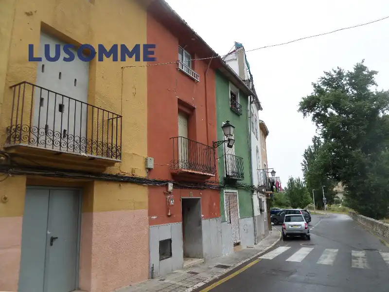 Vista exterior de Casa adosada en venda en Ontinyent amb Terrassa