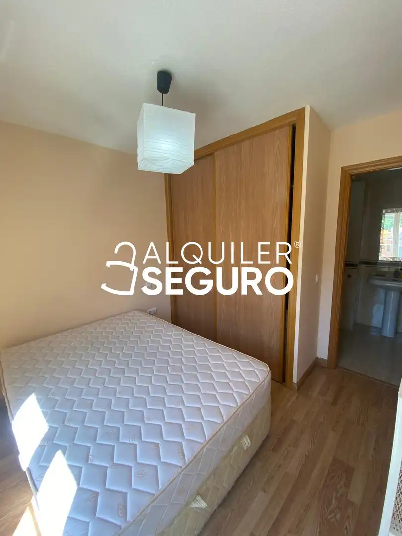 Habitación de Piso de alquiler en Chiloeches con Calefacción y Amueblado