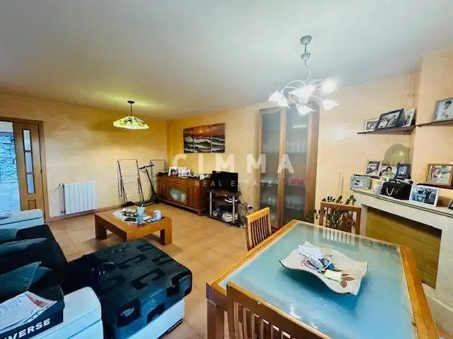 Sala d'estar de Casa adosada en venda en Polop amb Calefacció, Jardí privat i Terrassa