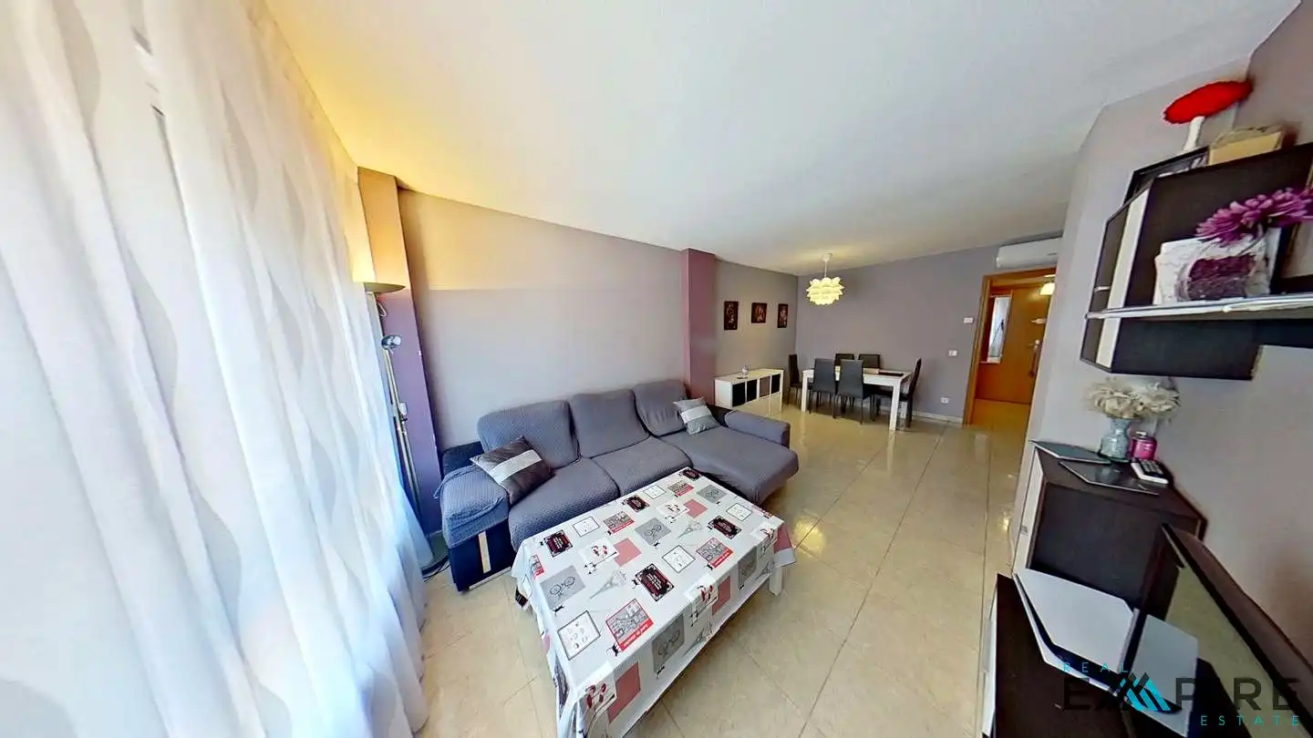 Living room of Flat for sale in Parla  with Air Conditioner, Heating and Storage room