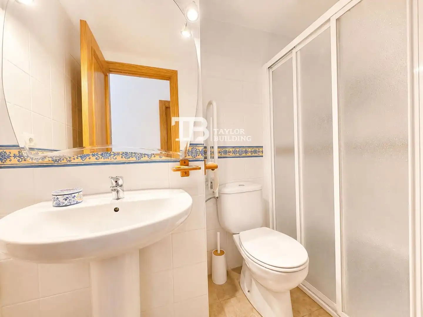 Badezimmer von Wohnung zum Verkauf in Calvià mit Klimaanlage, Heizung und Privatgarten