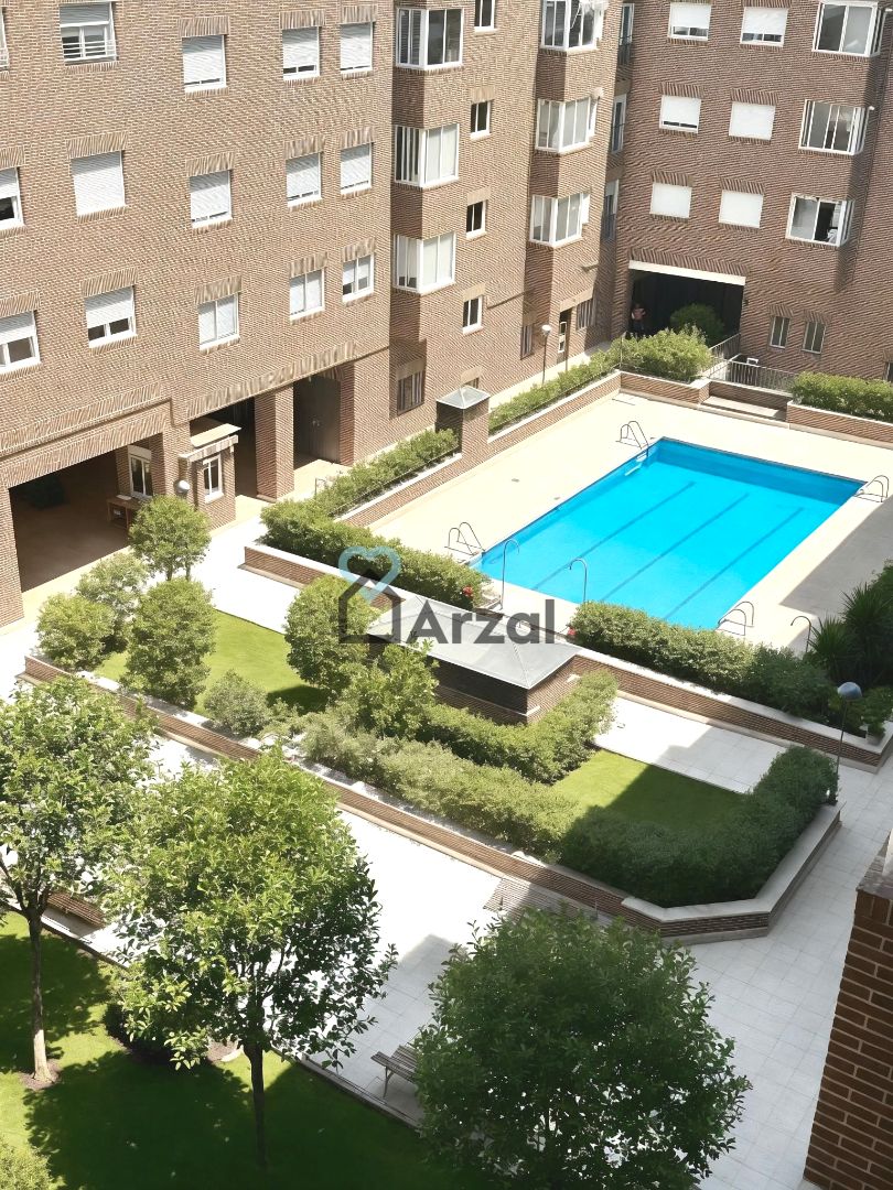 Piscina de Pis de lloguer en  Madrid Capital amb Aire condicionat, Calefacció i Terrassa