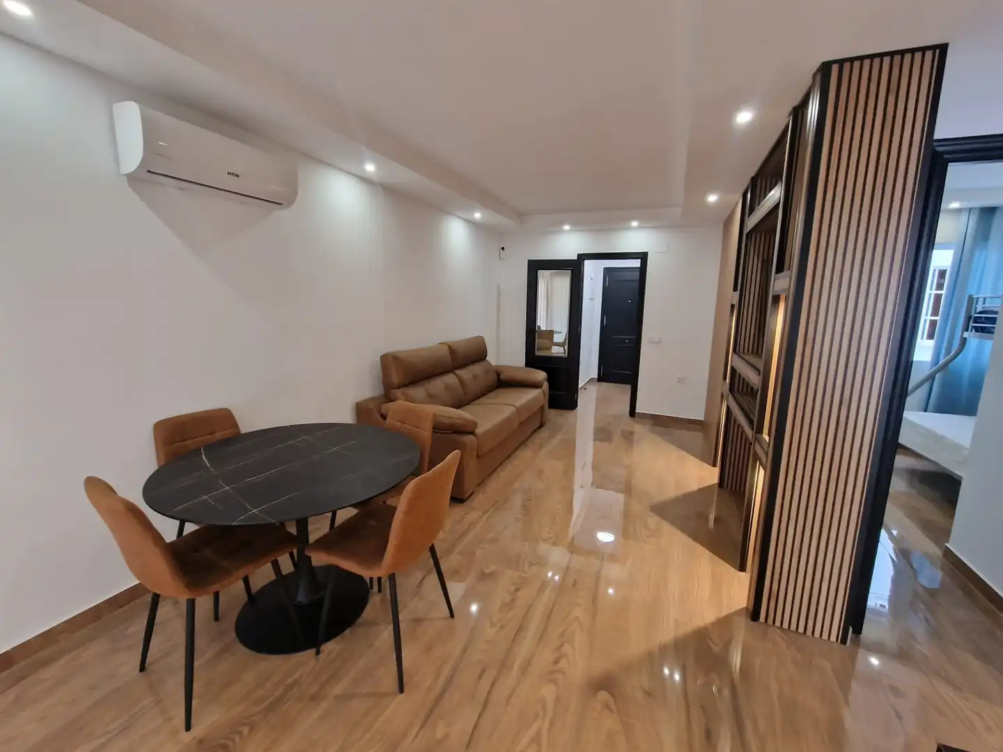 Sala d'estar de Apartament en venda en Torrevieja amb Aire condicionat, Terrassa i Moblat