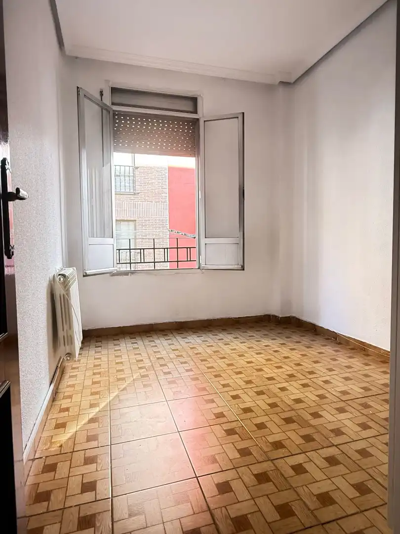 Bedroom of Flat for rent in Madrid  with Air Conditioner, Heating and Washing machine