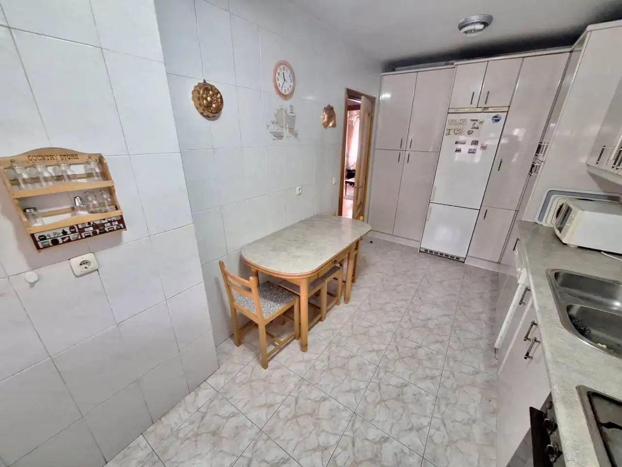 Cuina de Casa adosada en venda en Fuenlabrada amb Calefacció i Jardí privat