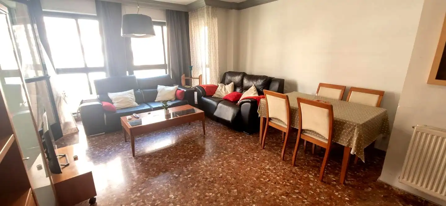 Sala d'estar de Pis de lloguer en Valencia amb Aire condicionat, Terrassa i Moblat