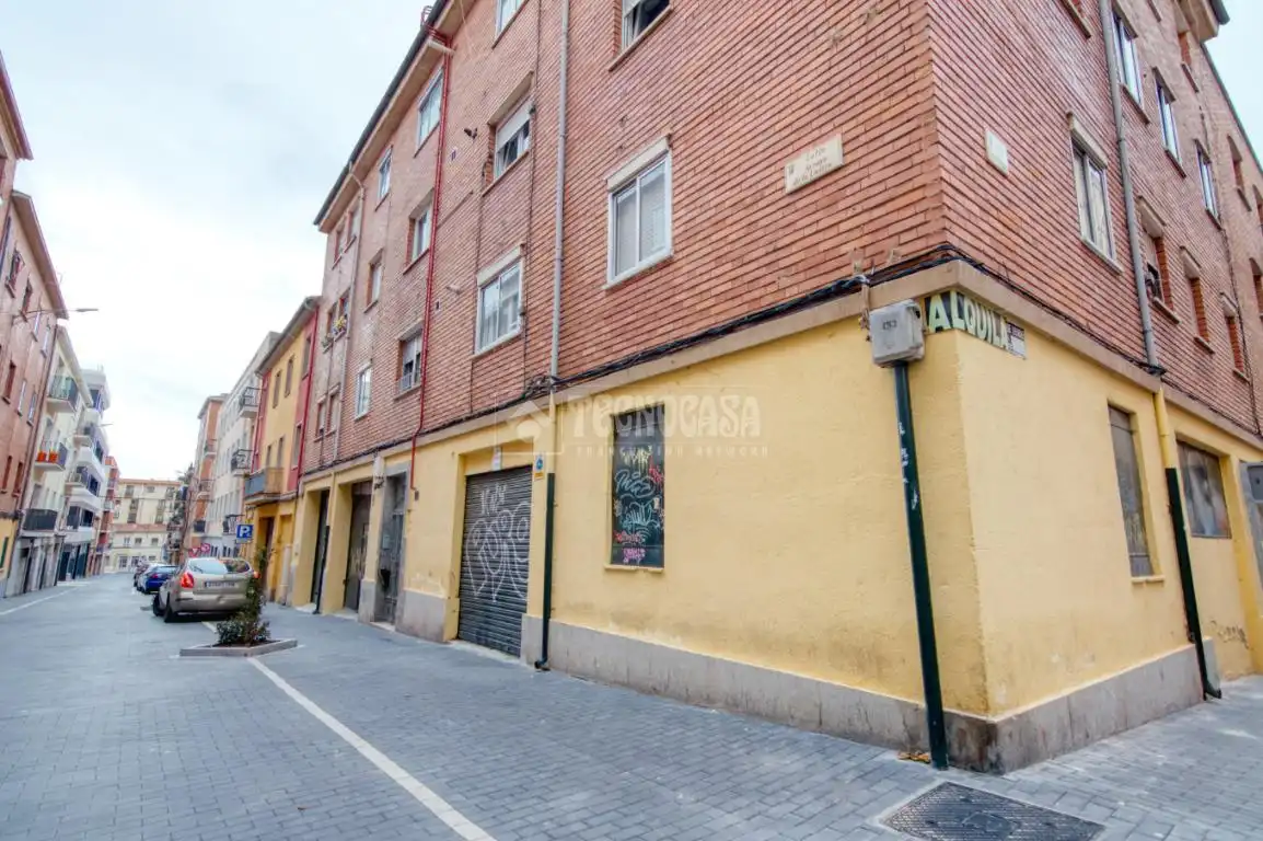 Außenansicht von Garage zum Verkauf in Salamanca