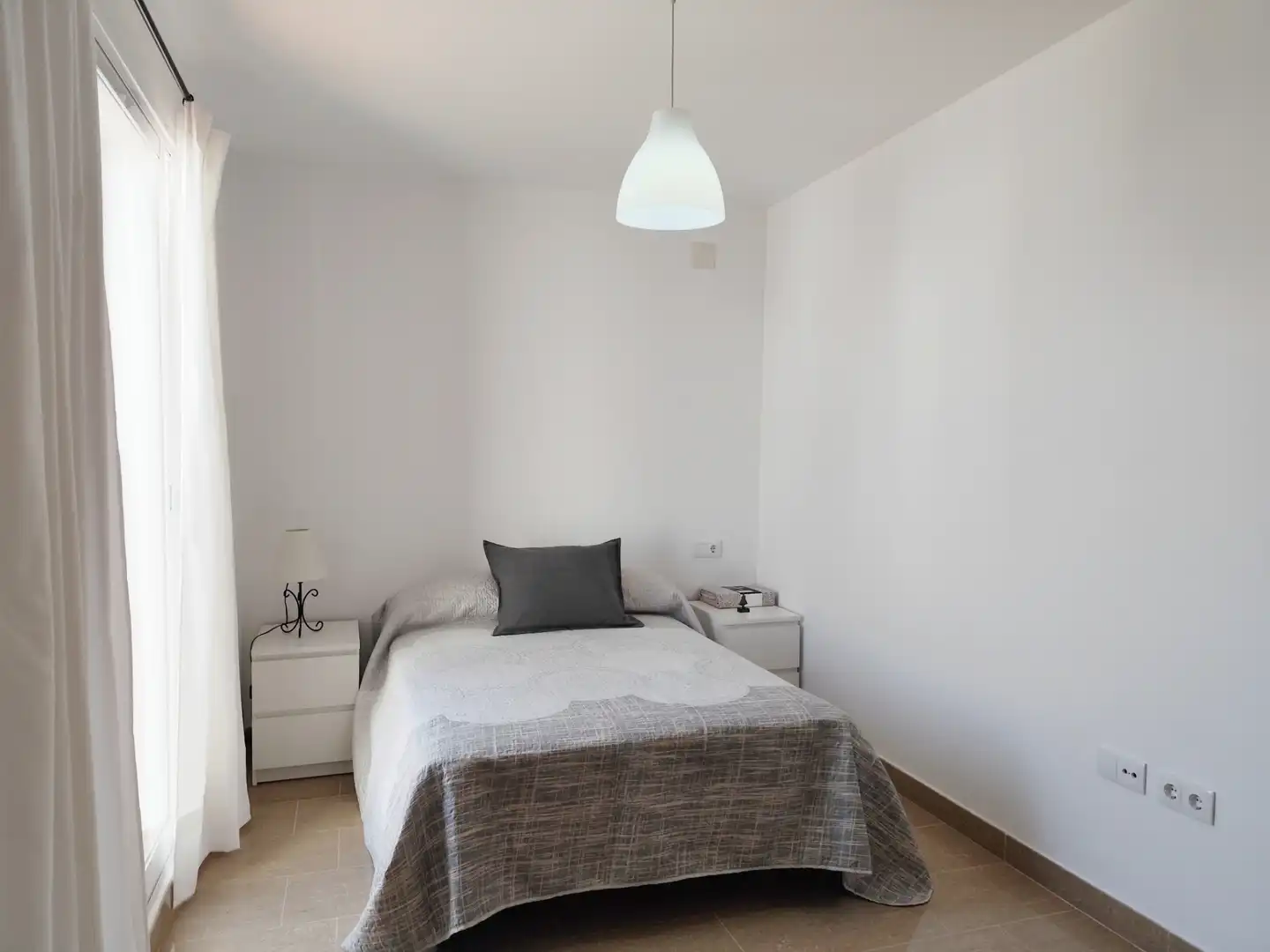 Habitación de Casa o chalet de alquiler en Sanlúcar de Barrameda con Terraza, Piscina y Amueblado