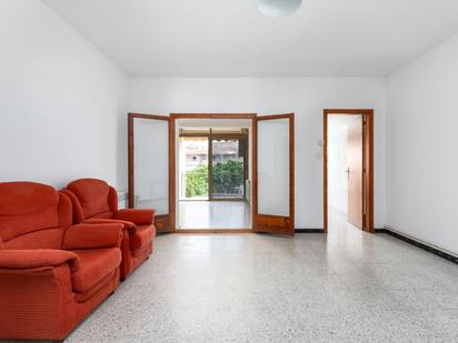 Sala d'estar de Casa adosada en venda en Canovelles amb Calefacció, Jardí privat i Terrassa