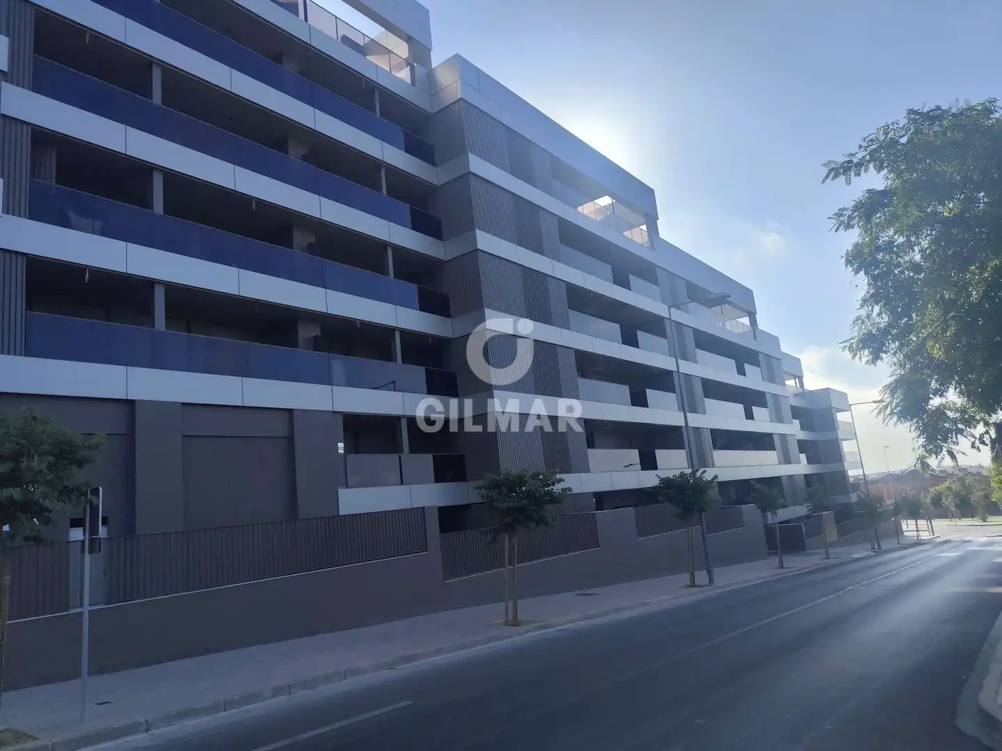Vista exterior de Piso de alquiler en Tomares con Calefacción, Jardín privado y Trastero