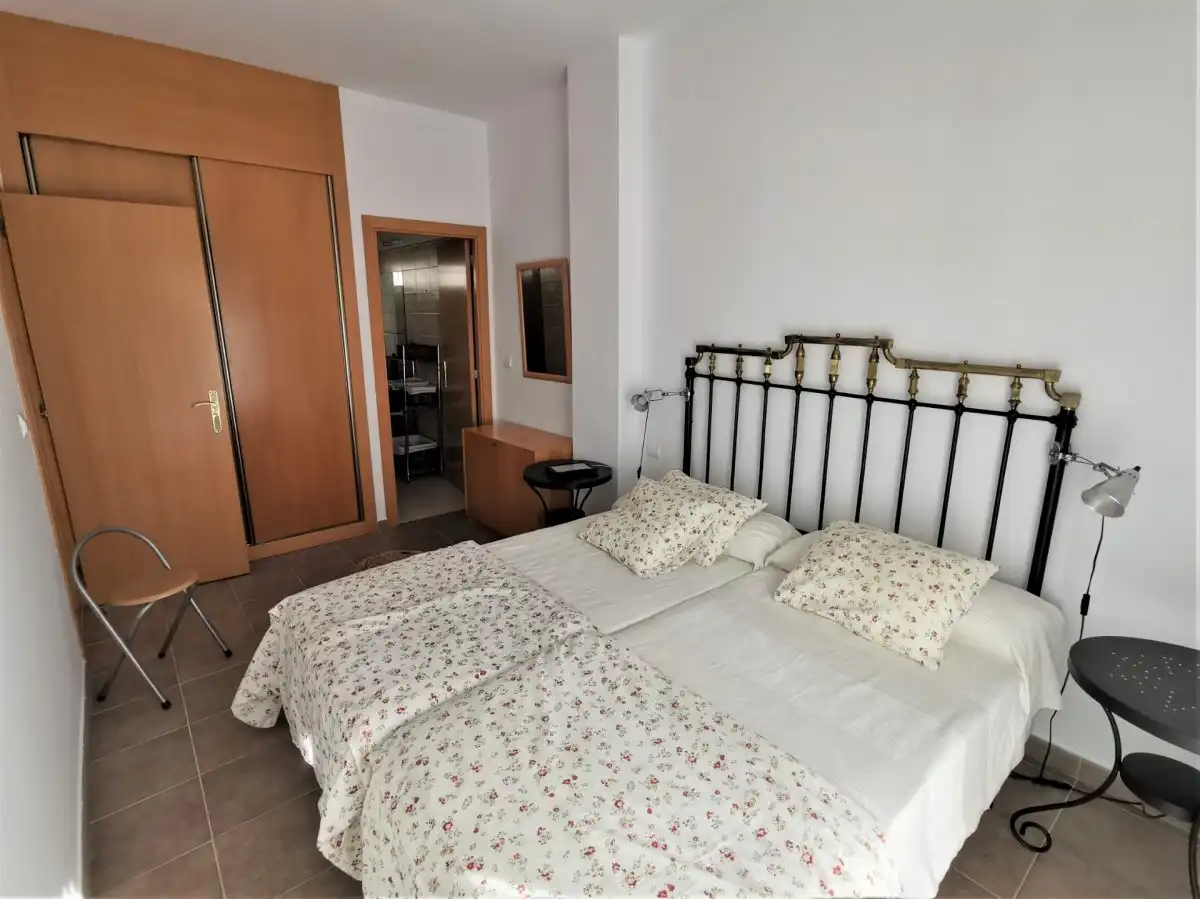 Dormitori de Pis de lloguer en Almería amb Aire condicionat, Calefacció i Jardí privat
