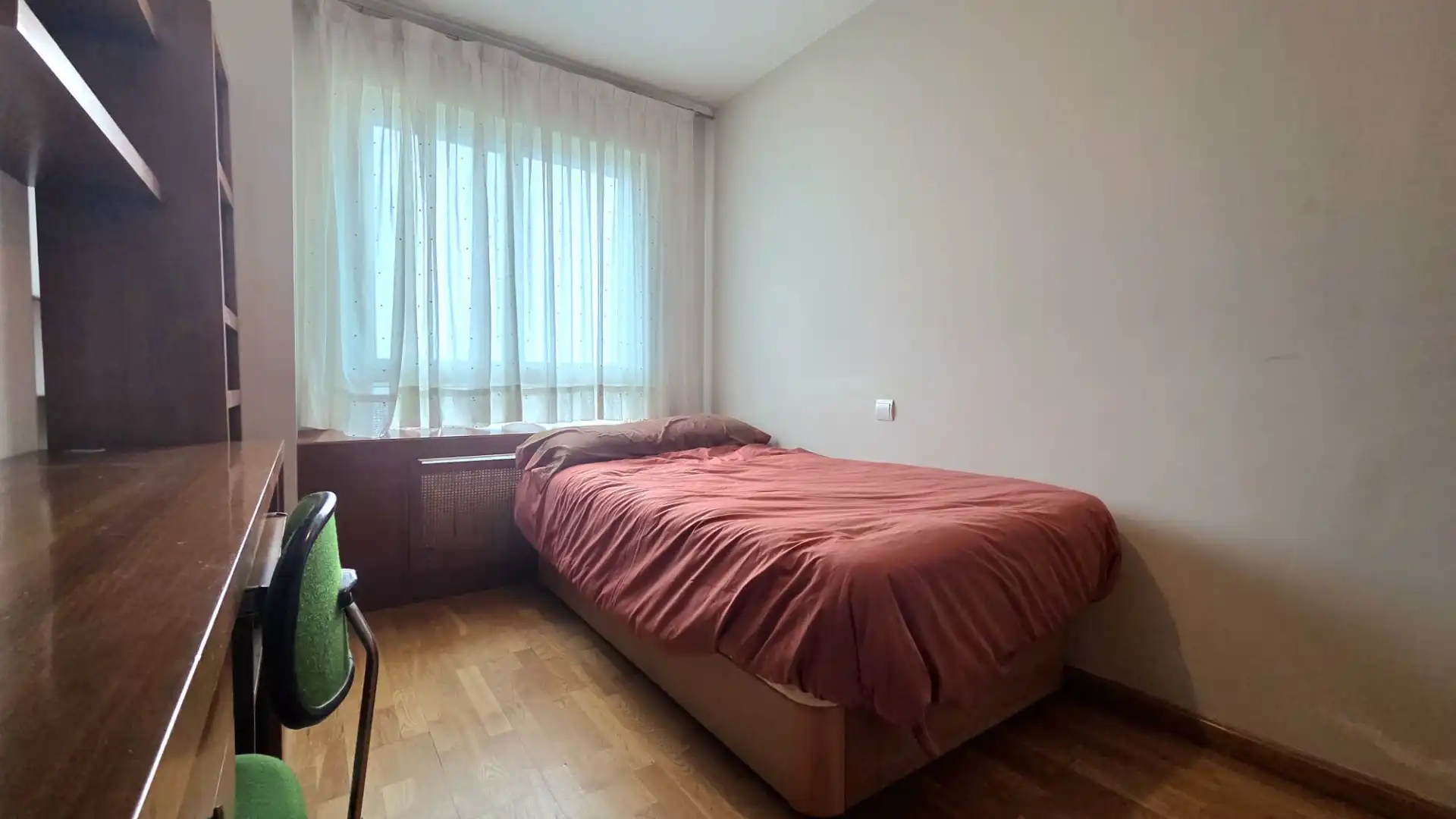Schlafzimmer von Dachboden zum Verkauf in Fuenlabrada mit Klimaanlage, Heizung und Privatgarten