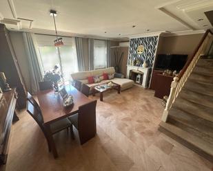 Sala d'estar de Casa adosada en venda en Mataró amb Aire condicionat, Calefacció i Jardí privat