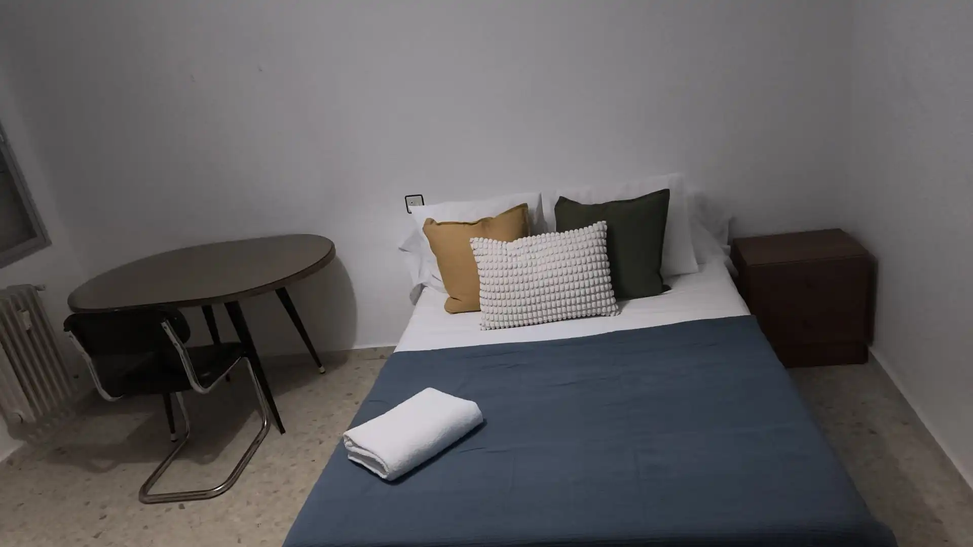 Dormitori de Pis per a compartir en Granada amb Calefacció, Moblat i Forn