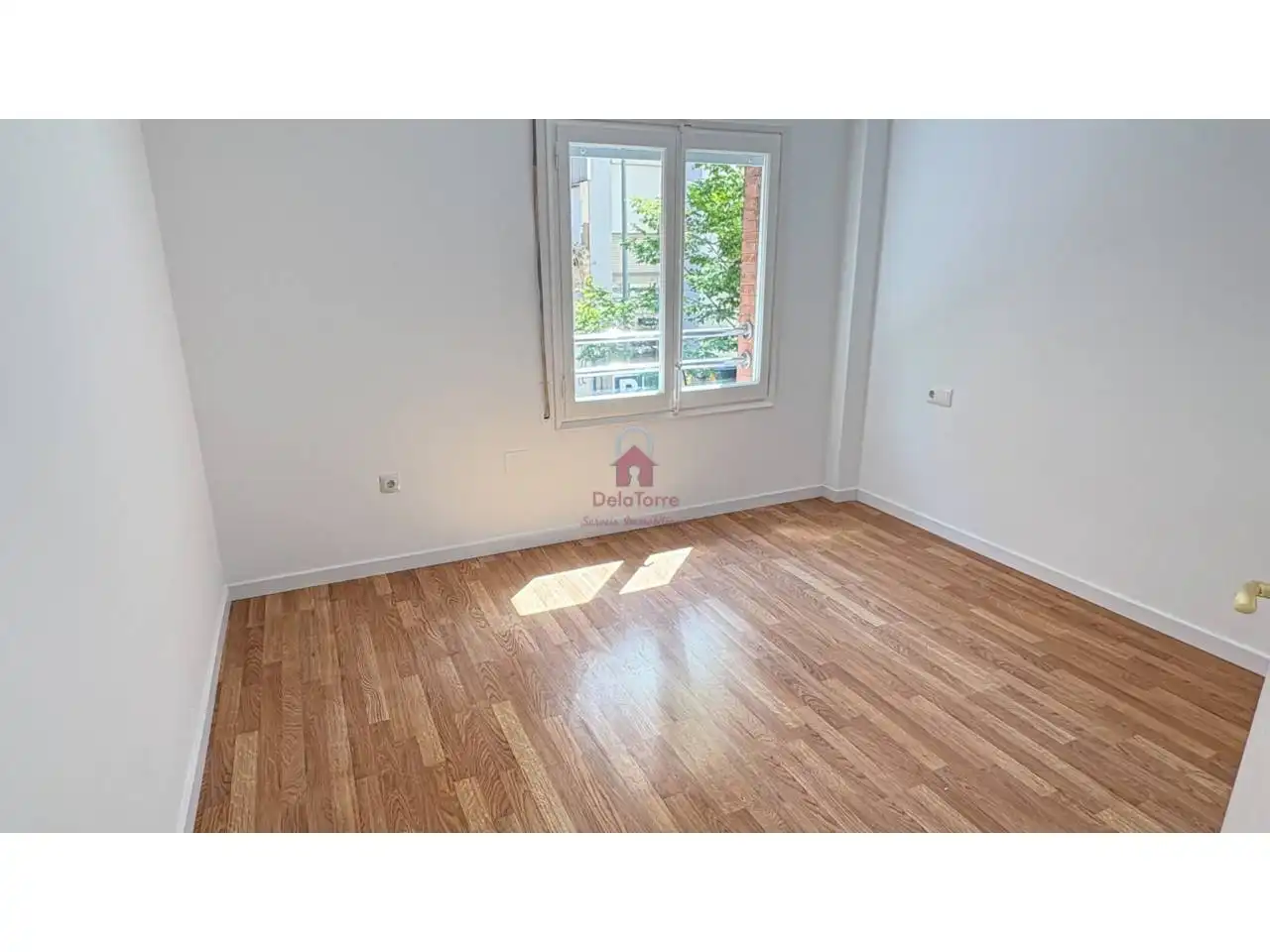 Bedroom of Flat for sale in Terrassa  with Air Conditioner, Parquet flooring and Balcony