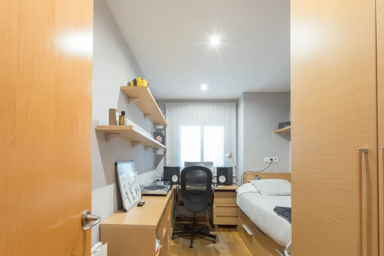 Schlafzimmer von Wohnung zum Verkauf in Barcelona mit Klimaanlage, Heizung und Parkett