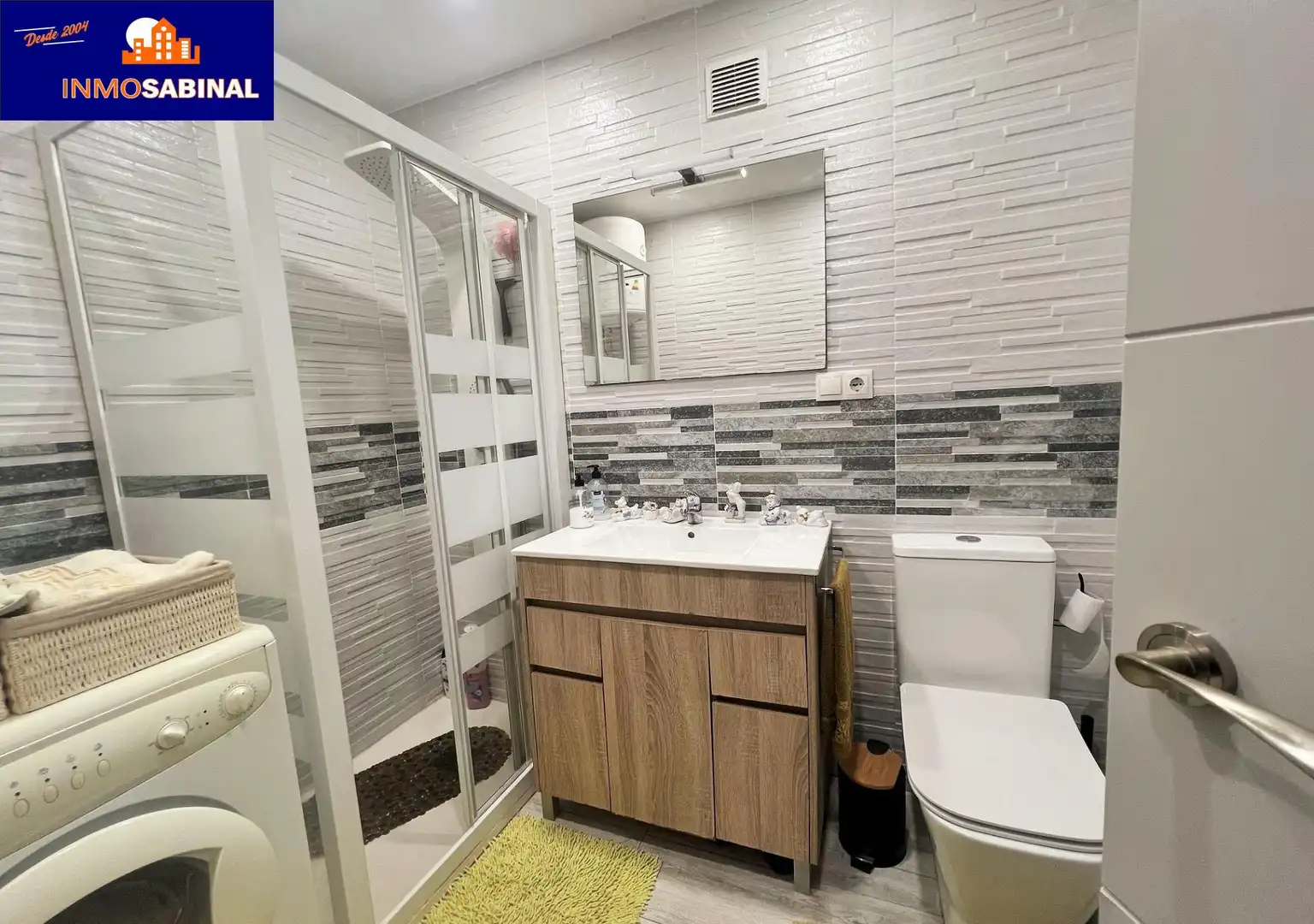 Baño de Estudio en venta en Roquetas de Mar con Jardín privado, Terraza y Piscina comunitaria