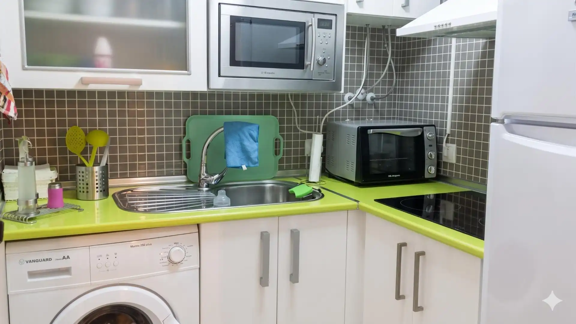 Küche von Wohnung zum Verkauf in Almería mit Klimaanlage und Möbliert