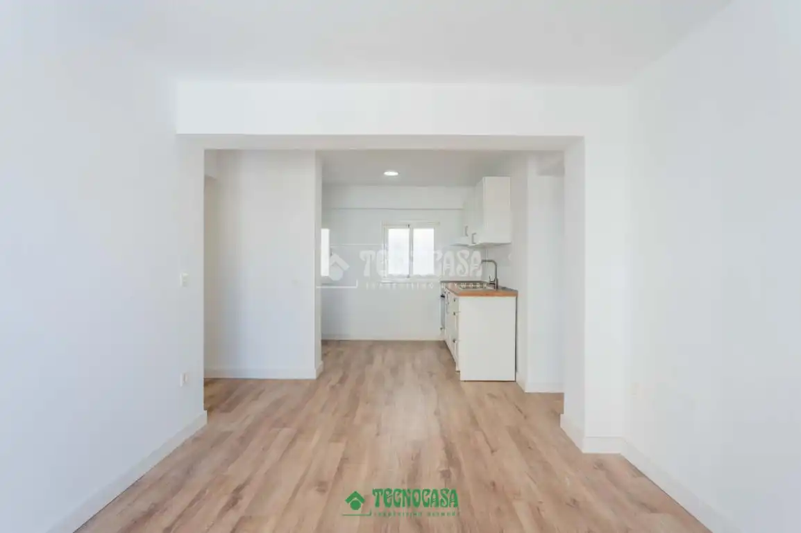 Habitación de Piso en venta en Almería con Calefacción y Balcón