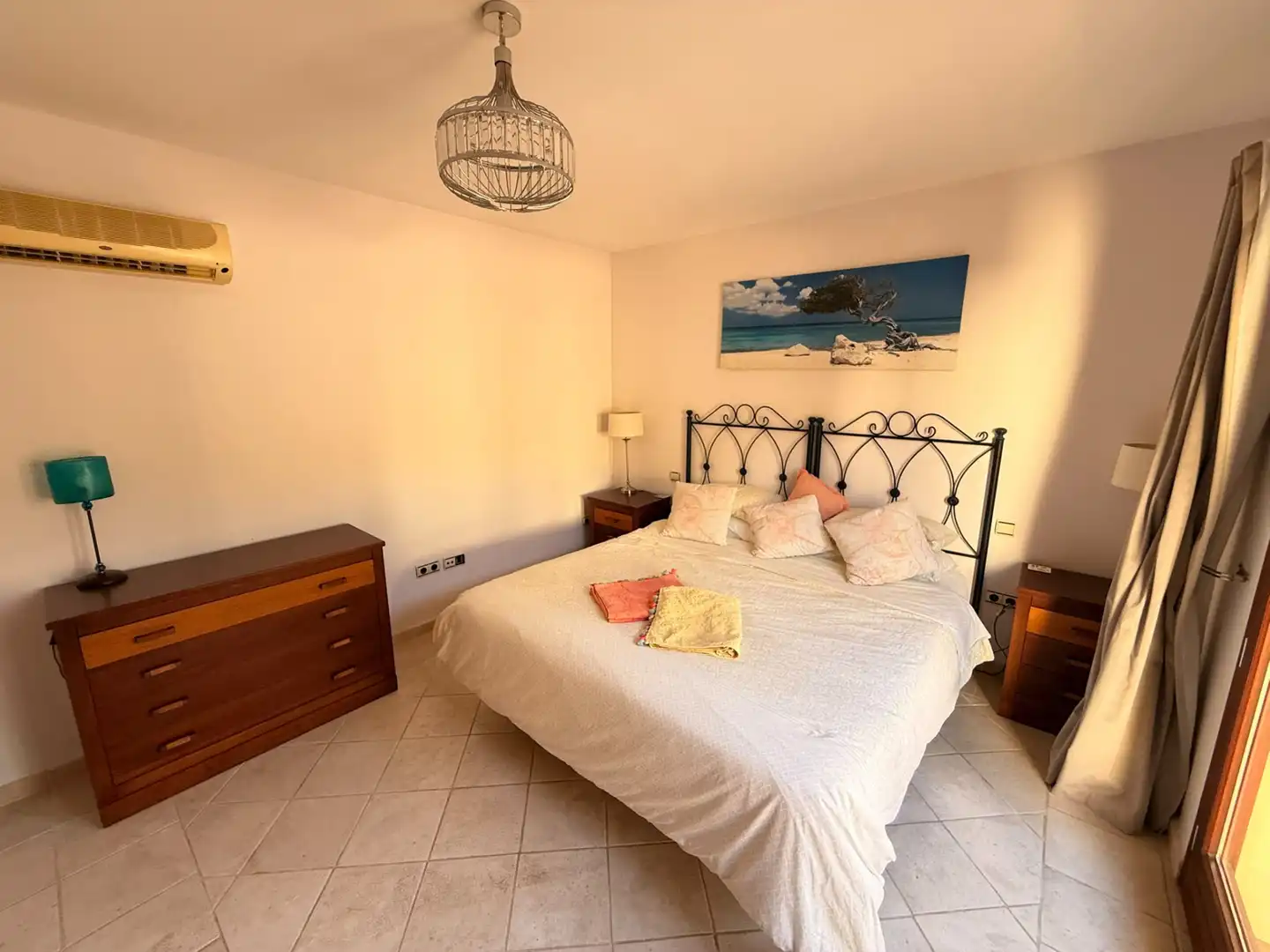 Dormitori de Casa o xalet en venda en Estepona amb Aire condicionat, Jardí privat i Terrassa
