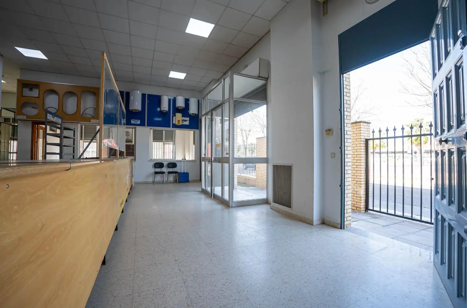 Business premises for sale in Avenida CONSTITUCION 38, imagen 2