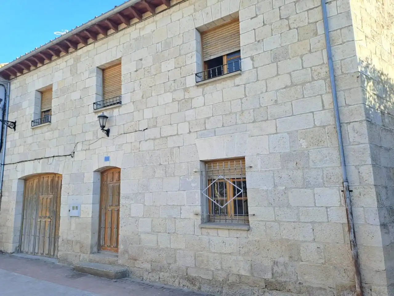 Vista exterior de Casa o xalet en venda en Hontanas amb Calefacció, Jardí privat i Terrassa