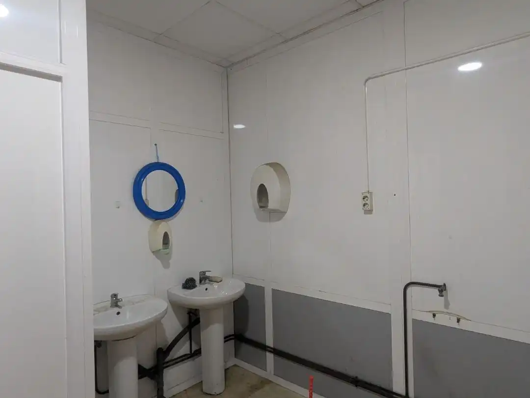 Badezimmer von Geschaftsraum zur Miete in La Gineta mit Alarm