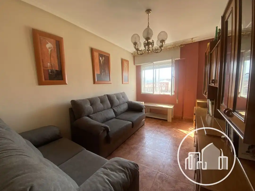 Living room of Flat for sale in Villarcayo de Merindad de Castilla la Vieja  with Storage room and Furnished