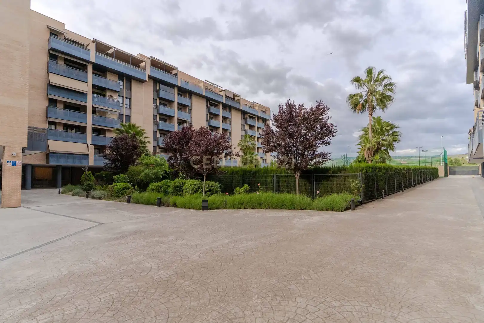 Vista exterior de Piso en venta en Granada con Jardín privado, Trastero y Piscina comunitaria