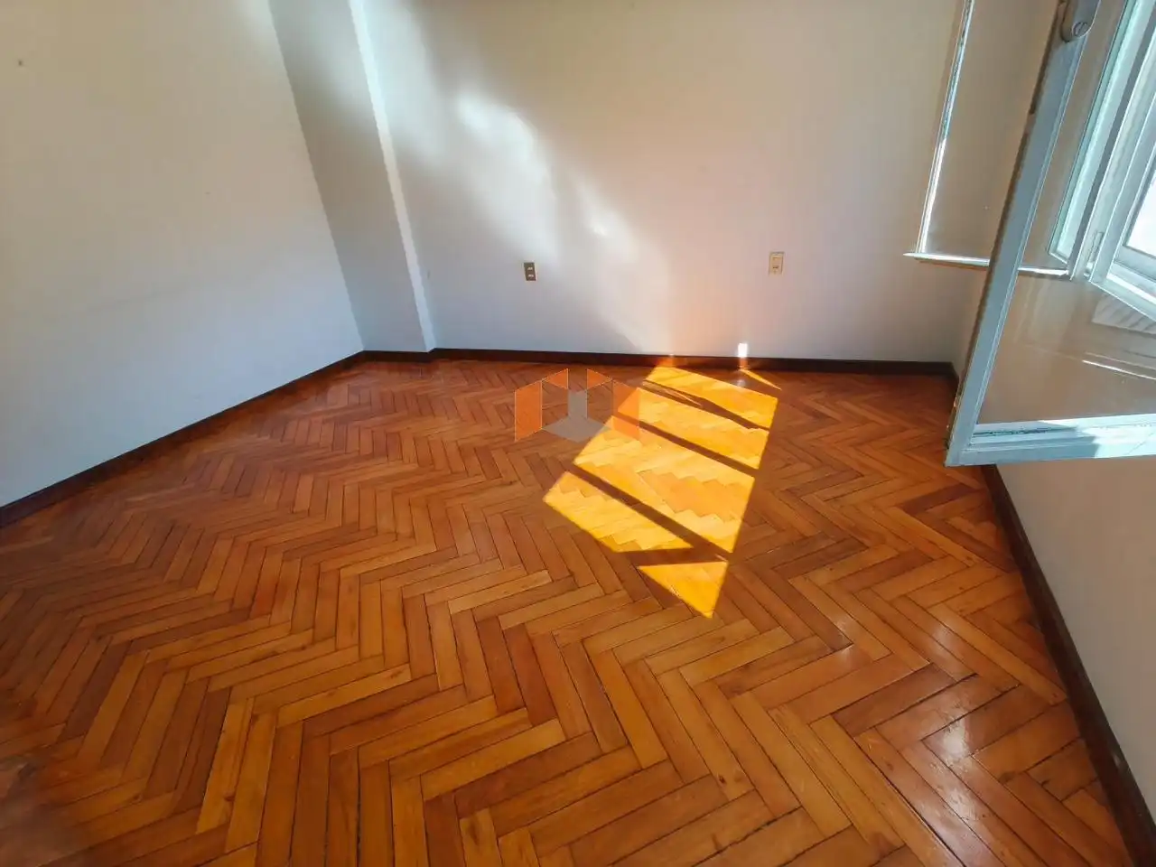 Sala d'estar de Pis en venda en Vigo  amb Calefacció, Parquet i Terrassa