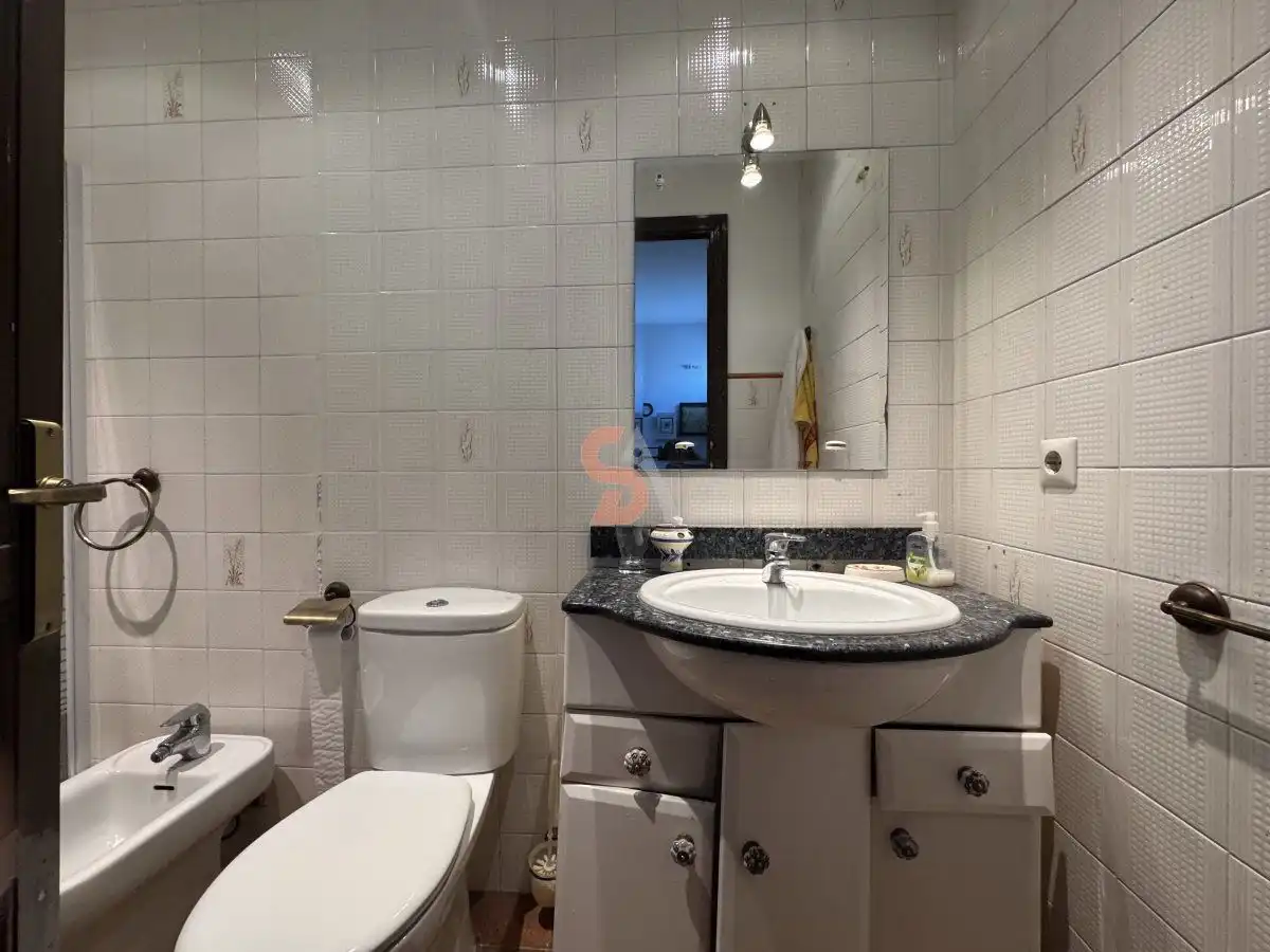 Baño de Casa o chalet en venta en Alcazarén con Calefacción, Terraza y Trastero