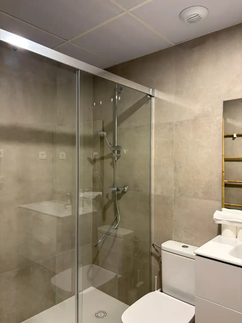 Bathroom of Flat for rent in Zaragoza  with Air Conditioner and Furnished