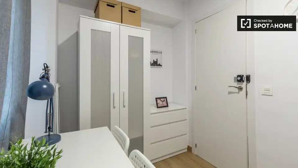 Habitación de Piso de alquiler en Valencia con Aire acondicionado, Calefacción y Amueblado