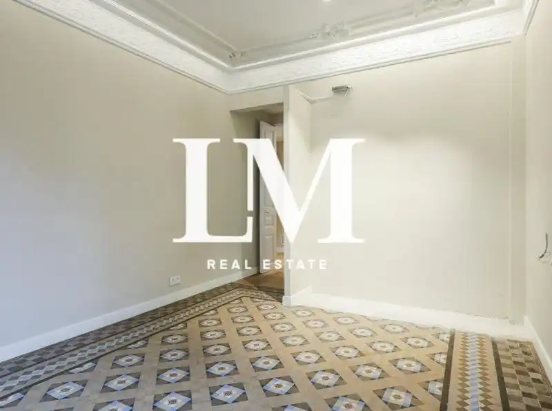 Dormitori de Apartament en venda en Barcelona amb Aire condicionat, Terrassa i Balcó