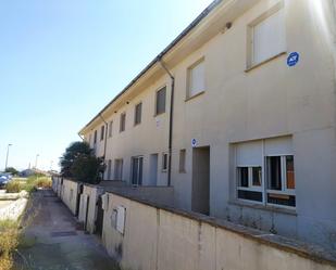 Vista exterior de Casa adosada en venda en Pozaldez amb Calefacció, Jardí privat i Terrassa