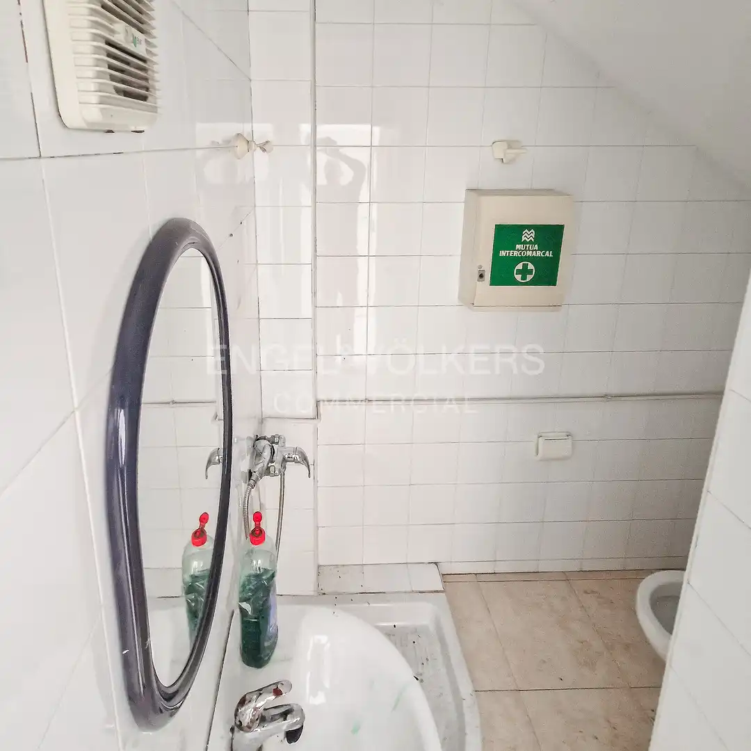 Baño de Nave industrial de alquiler en Sant Boi de Llobregat