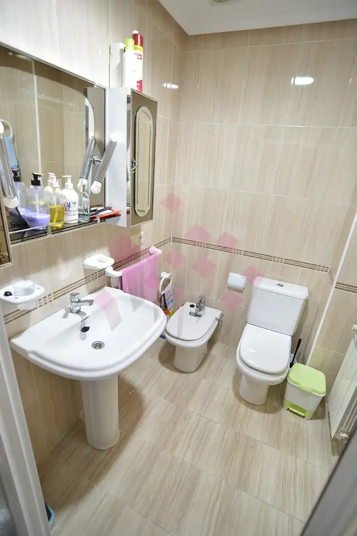 Bathroom of Flat for sale in Carrión de Calatrava  with Air Conditioner, Heating and Furnished