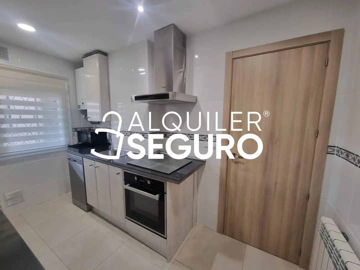 Cuina de Pis de lloguer en Madrid amb Aire condicionat, Calefacció i Moblat