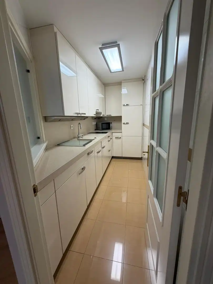 Küche von Wohnung zur Miete in Madrid mit Klimaanlage, Heizung und Parkett