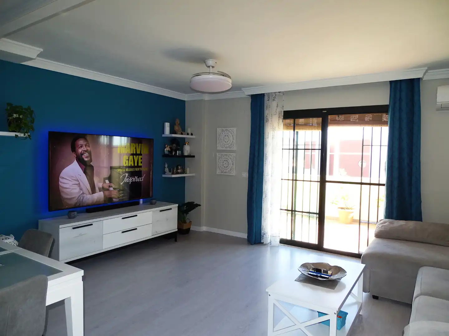 Sala de estar de Casa adosada en venta en Rincón de la Victoria con Aire acondicionado, Calefacción y Jardín privado