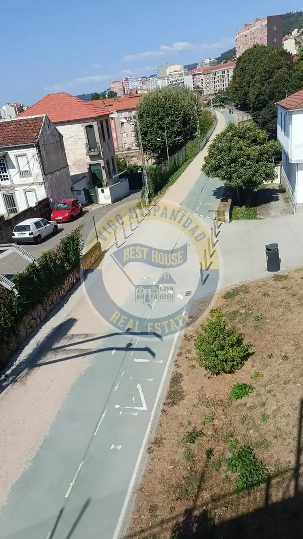 Vista exterior de Casa o xalet en venda en Vigo  amb Calefacció, Jardí privat i Balcó