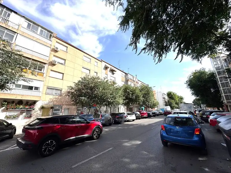 Vista exterior de Piso en venta en Madrid