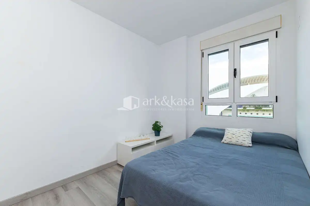 Schlafzimmer von Wohnung zum Verkauf in Valencia mit Klimaanlage, Abstellraum und Ofen