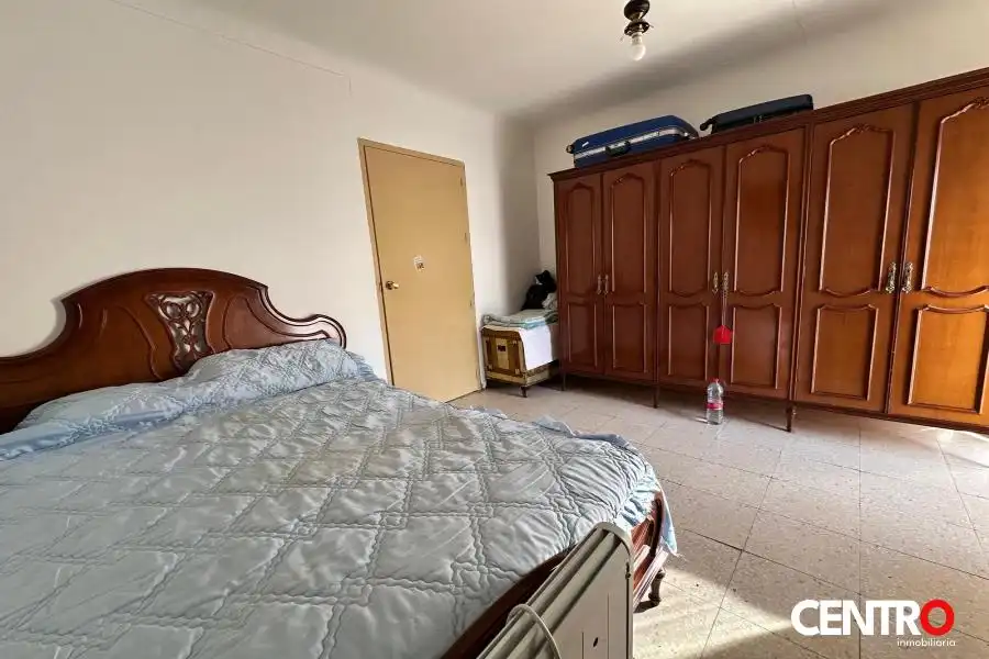 Dormitori de Casa o xalet en venda en Guadahortuna amb Jardí privat