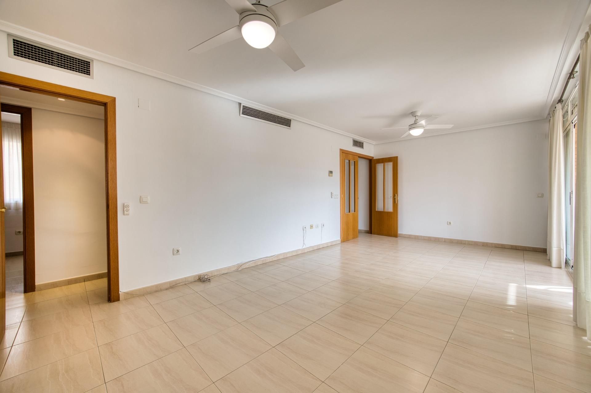 Flat for sale in Alicante / Alacant  with Air Conditioner, Private garden and Terrace