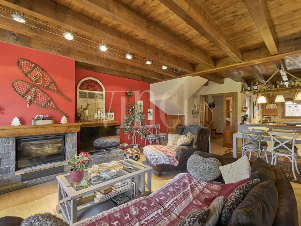 Sala d'estar de Casa adosada en venda en Isòvol amb Calefacció, Parquet i Terrassa