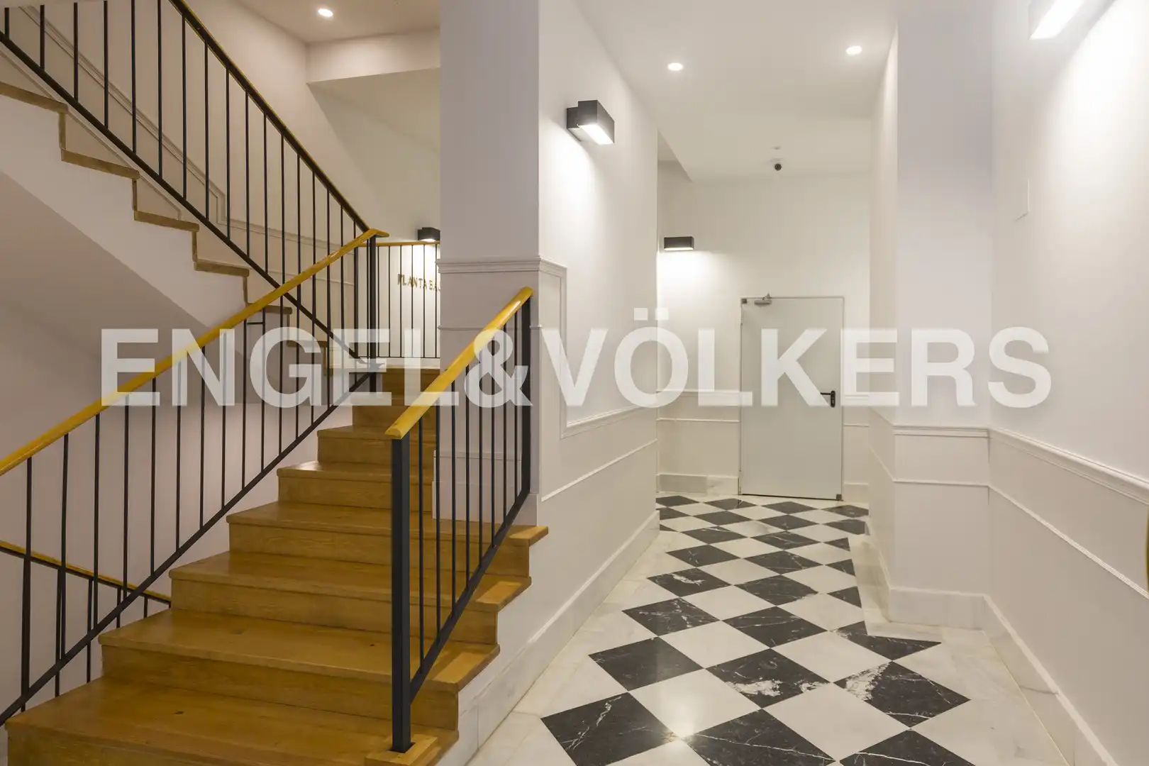 Flat for rent in Madrid  with Air Conditioner, Heating and Storage room